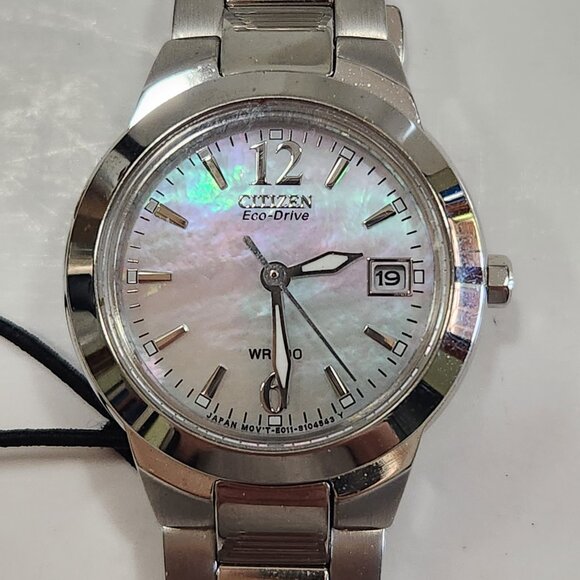 NWOB Citizen Eco Drive Mother of Pearl Ladies Bracelet Watch EW1670-59D